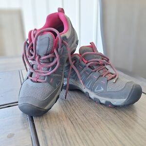 Keen Oakridge Gray and Pink Women's Athletic Walking Hiking Shoes Sz 7